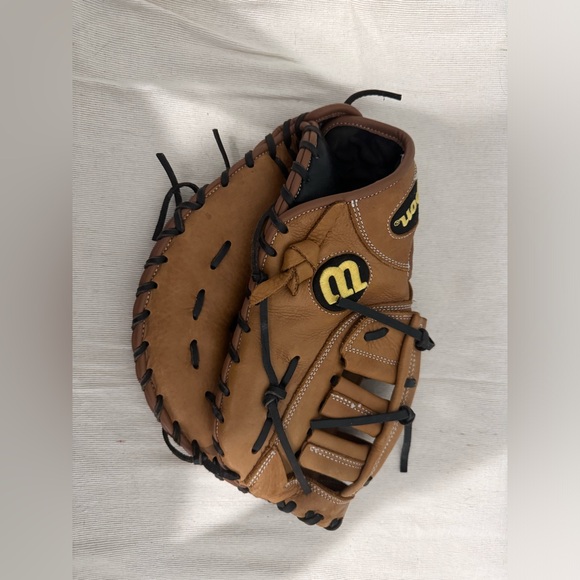(SOLD!!)Wilson A950 12” First/third baseman glove - Picture 5 of 5